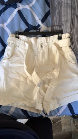 H&M paper bag shorts (white)