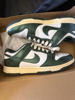 Nike dunks size 8 women’s