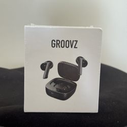 Groovz True Wireless Earbuds + 26-Hour Playtime + Smart Charging Case