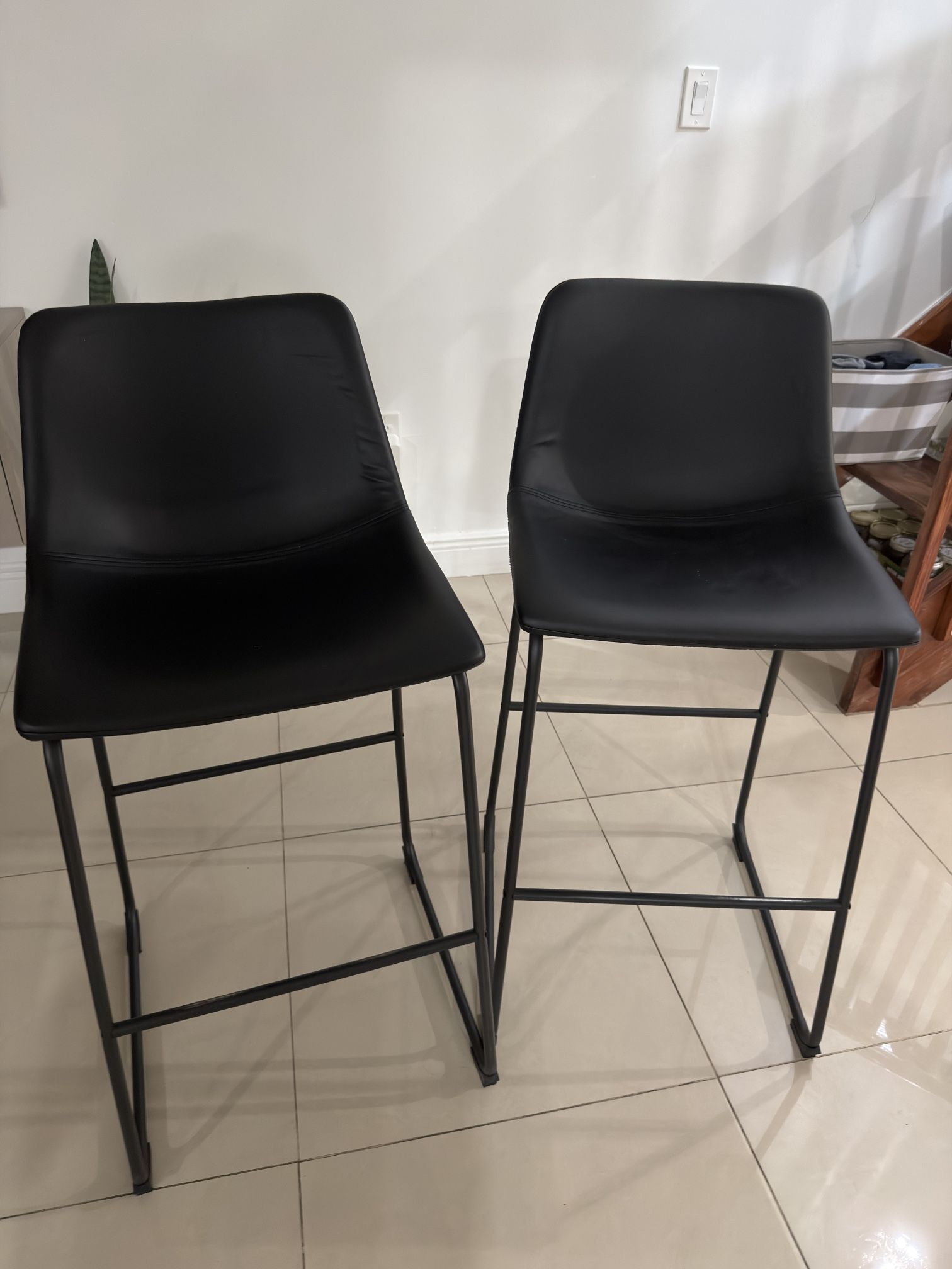 Ashley Bar Stools/ Sillas altas Ashley