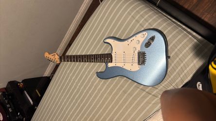 Square classic vibe ‘60 Stratocaster in lake blue
