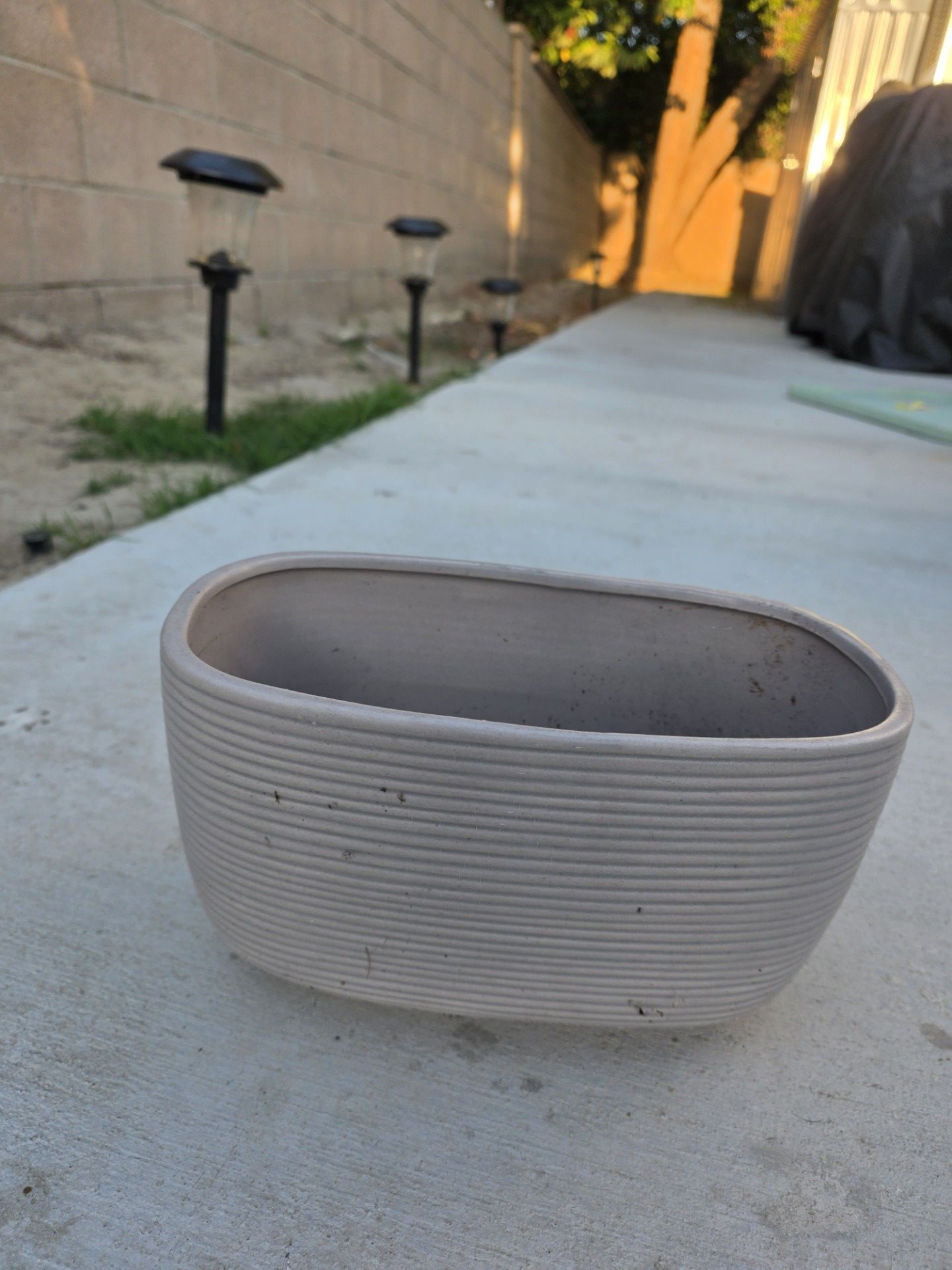 Planting pots