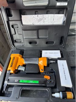 Bostitch SB-2IN1 Pneumatic Combo Brad Nailer / Finish Stapler