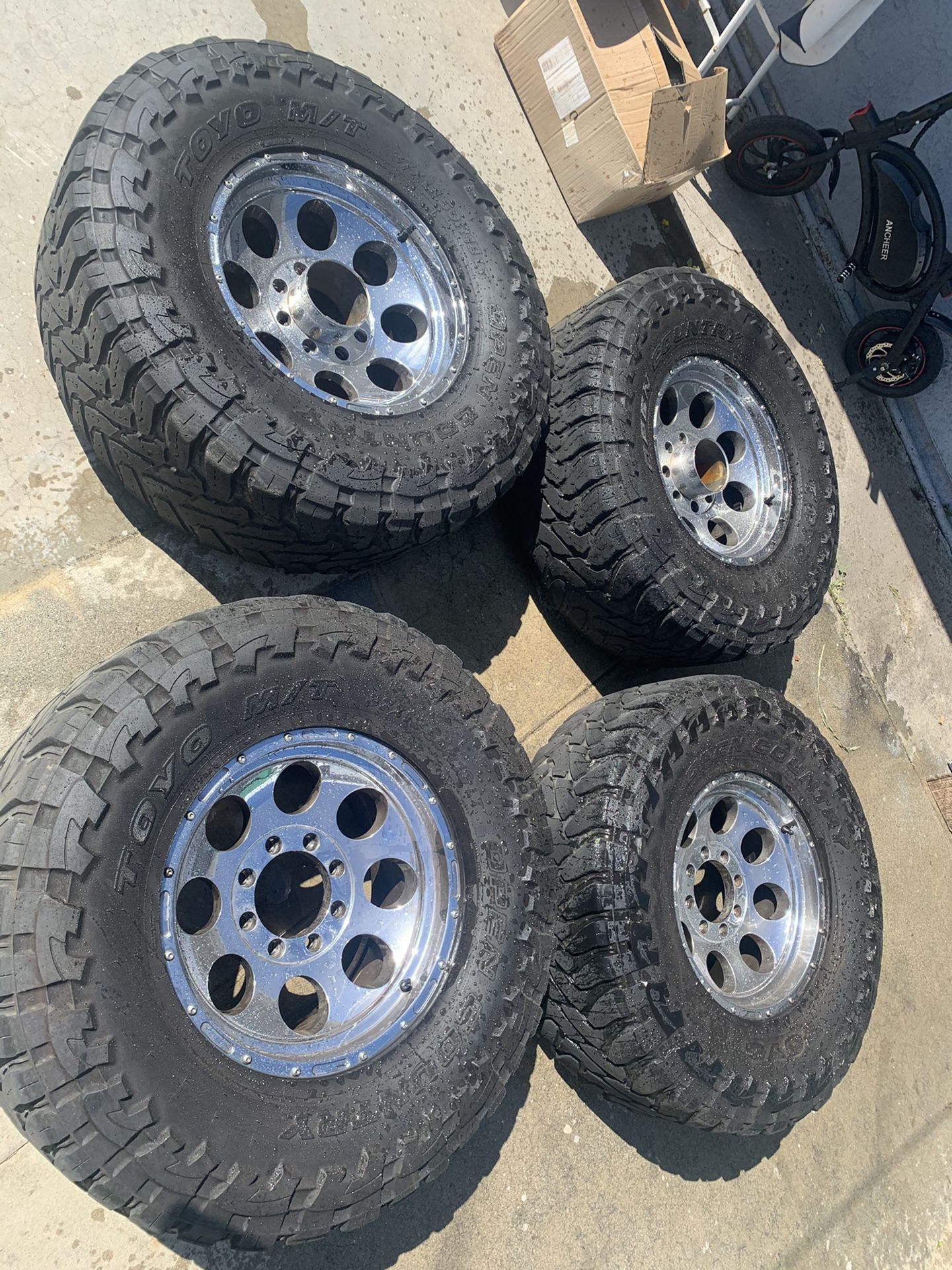 Offroad rims and tires Chevy 2500hd 8 lug rim with 37x 13.50 r18 for
