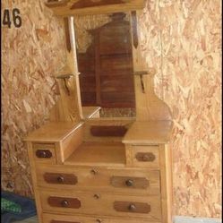 VICTORIAN ANTIQUE DRESSER WITH MIRROR