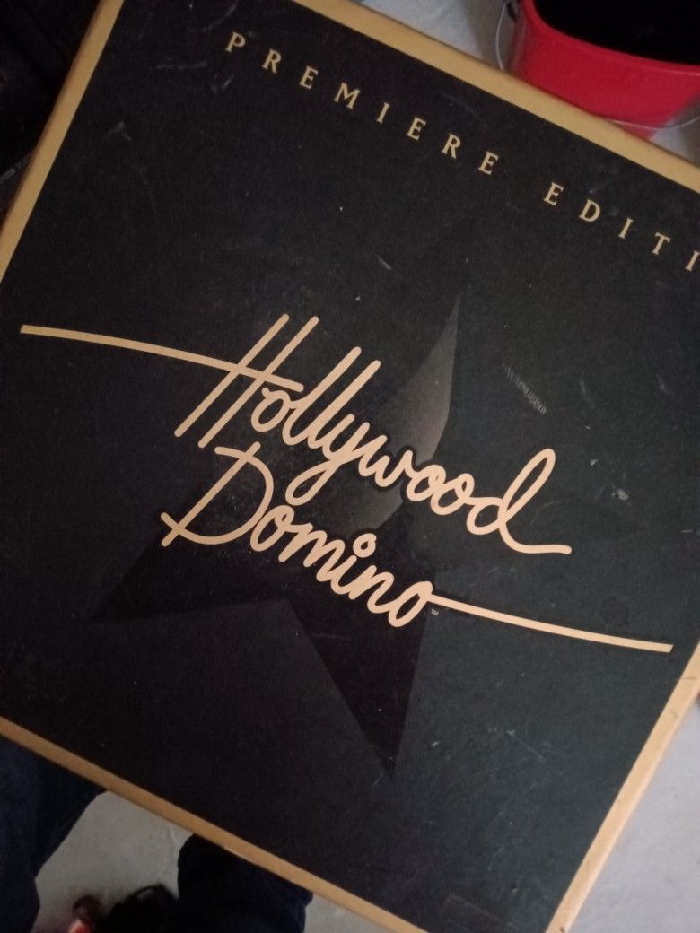 hollywood dominoes Game