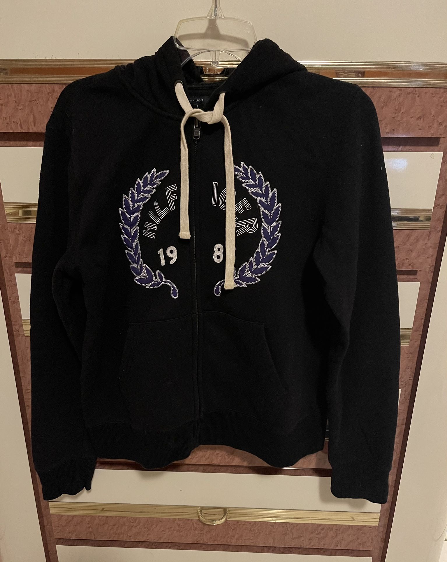 Tommy Hilfiger Black Sweatshirt Size Large Juniors 