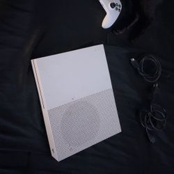 Xbox One-S  100$