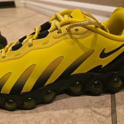 Brand New - Nike Citron Black Womens Size 9