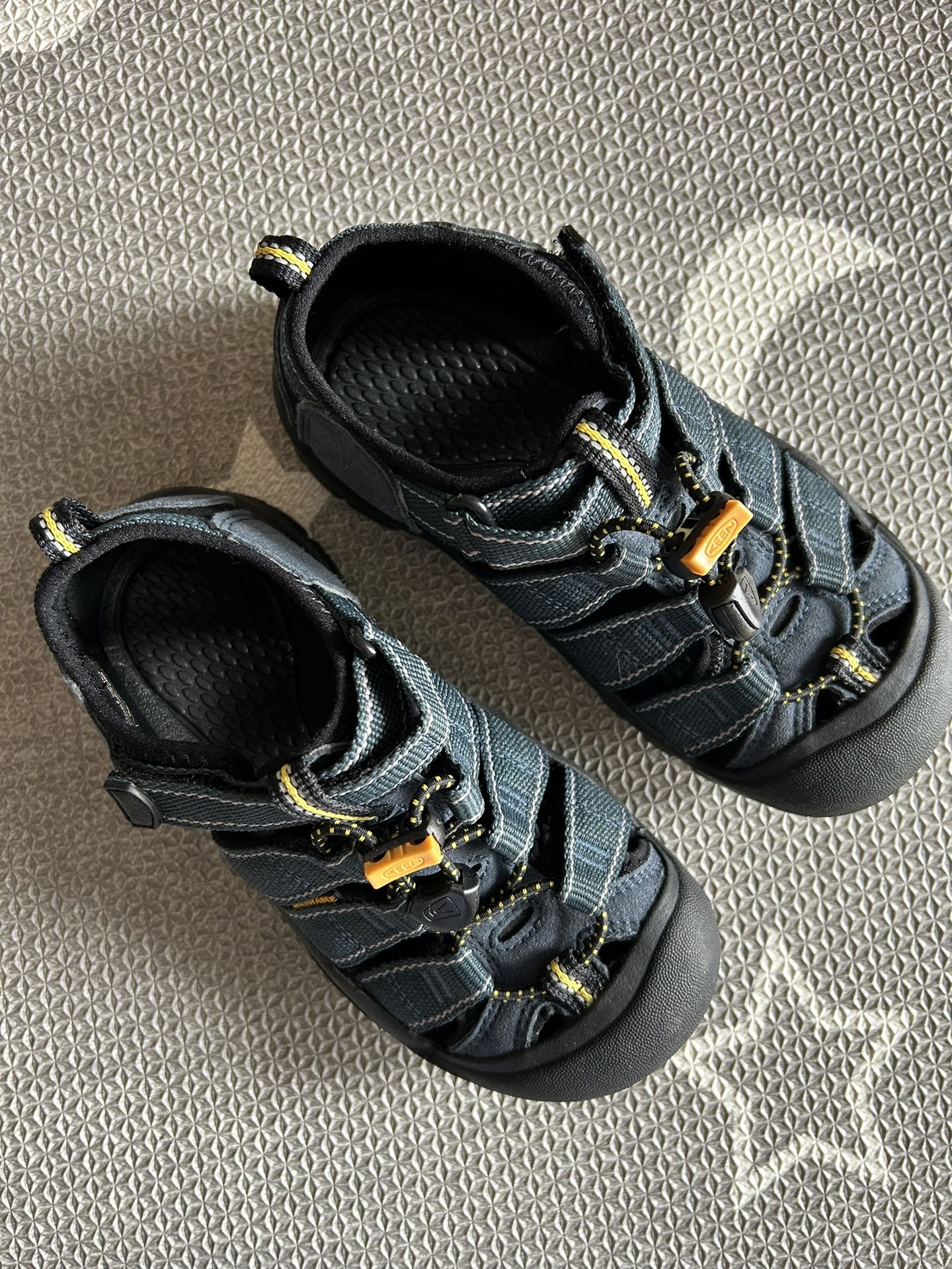 KEEN Newport H2 Kids Sandal Size 13