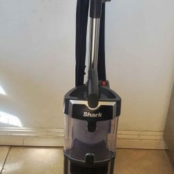 Shark Navigator Lift Away Vacuum Used Very Little 
