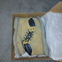 Steel Toe Boots Size 14. Only $10 (Cones In Box)
