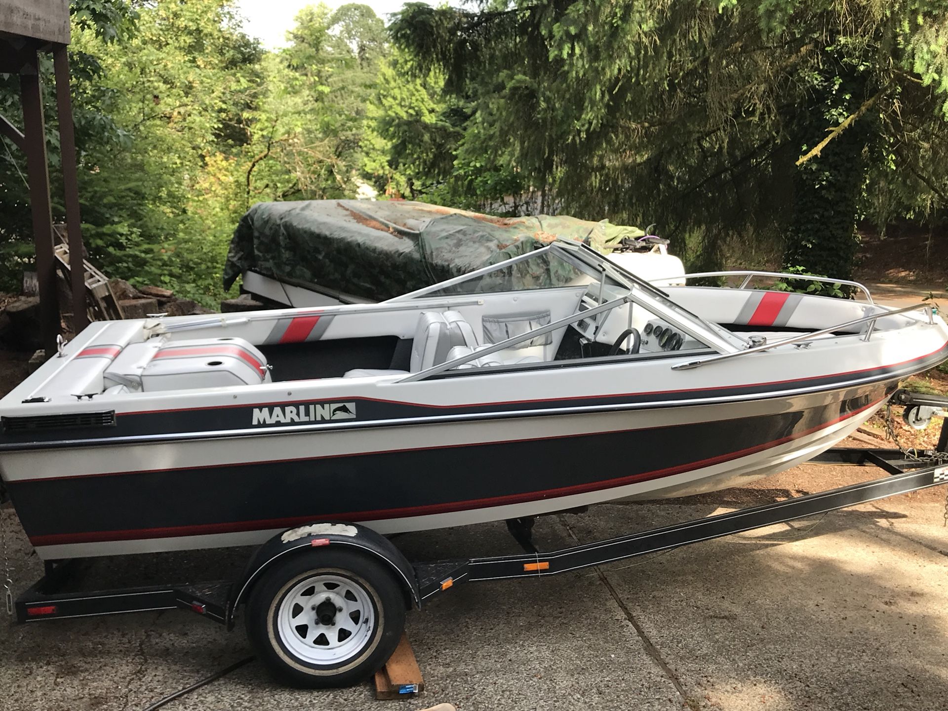 1988 Marlin ski boat. 3.0L Mercruiser sterndrive 130hp. Always stored in a garage. Extremely low engine miles. Runs great
