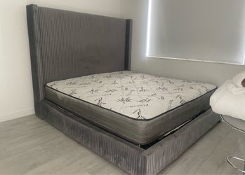 NEW MATTRESS QUEEN SIZE PLUSH WITH BOX SPRING