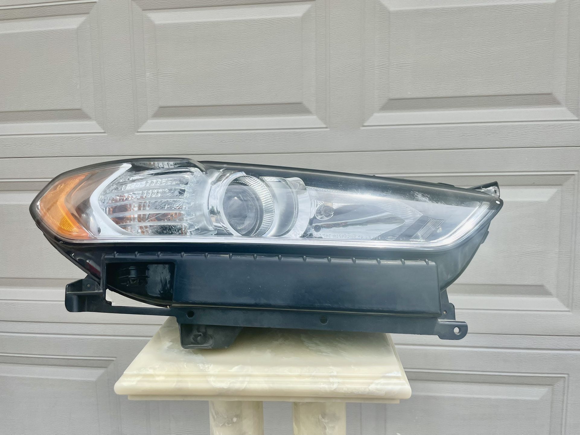 2014 Ford Fusion Titanium Hybrid OEM Headlights (L&R) – Like New