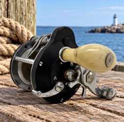 Vintage 1940s-50s Saltwater Fishing Reel Level Wind Star Drag Bakelite USA