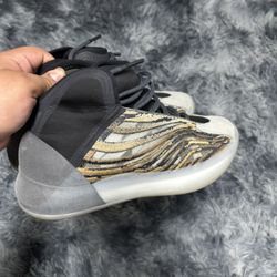 Yezzy QNTMS size 8mens 