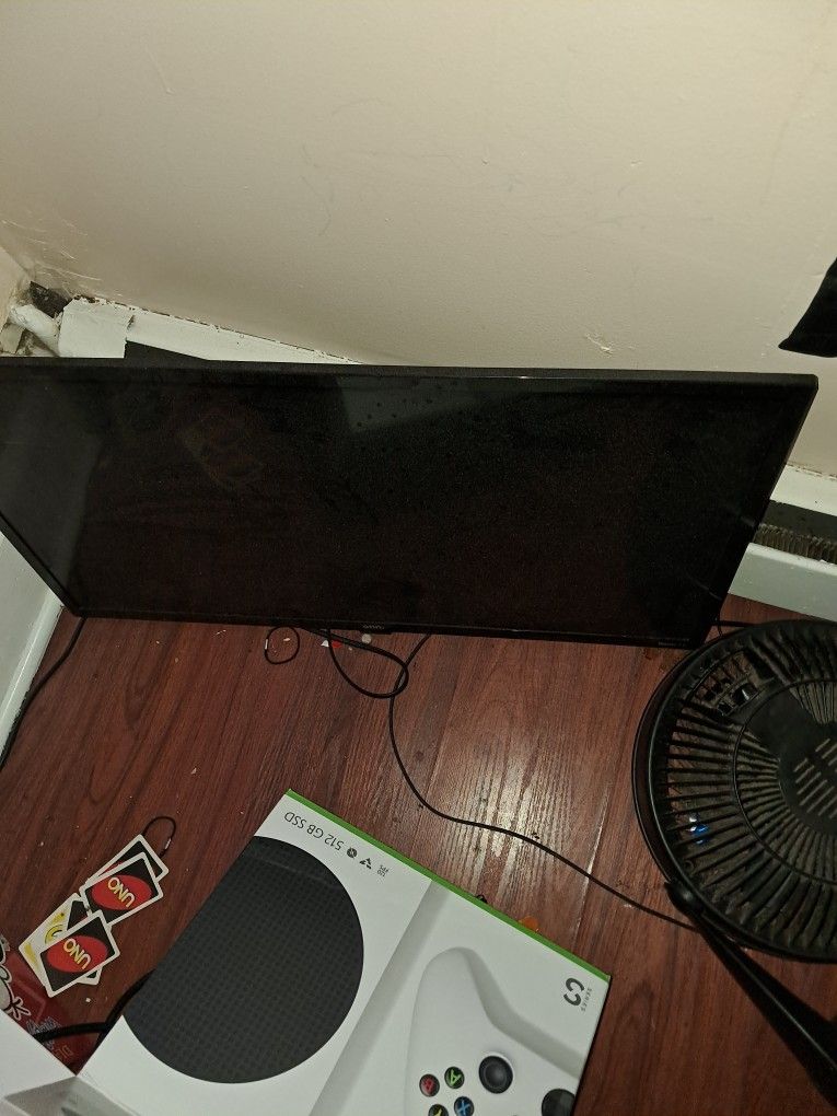 32 Inch Smart Roku Onn Tv