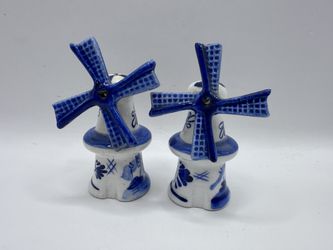 Vintage Delft Style Windmill Salt & Pepper Shakers – Spinning Blades