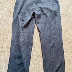 Haggar 36 x 32 Straight Fit Gray Men’s Pleated Dress Pants; 100% Polyster