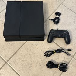 Sony PlayStation 4 CUH-1215A With Accessories