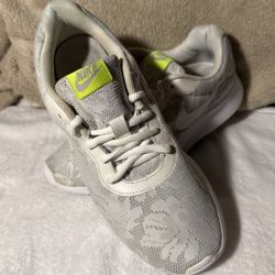 Nikes Shoes