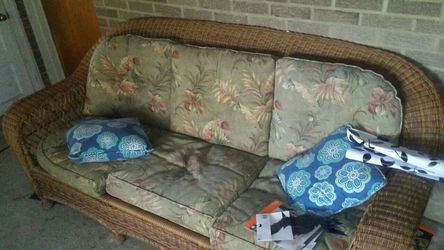 Really nice wicker couch solid