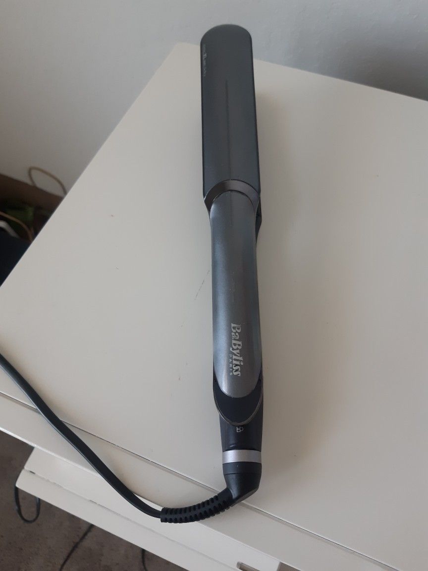 BABYLISS PARIS HAIR STRAIGHTENER IT WORKS PERFECT IN EXCELLENT CONDITION 