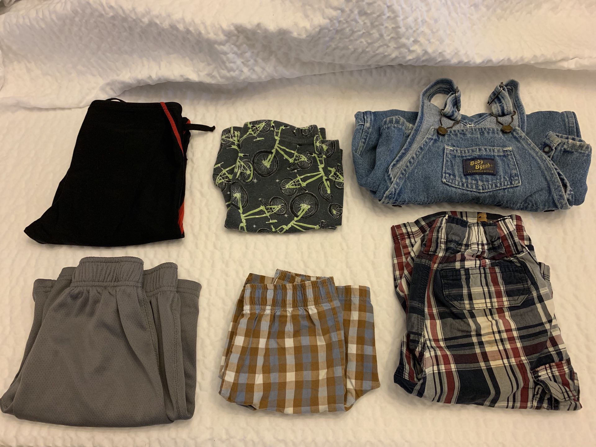 Lot of 17 Pieces of Boys Kids Clothes