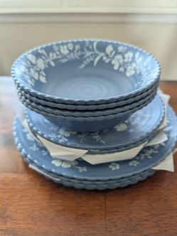 New Pioneer Woman Dinner Set