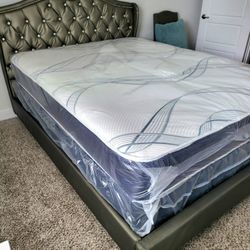 NEW QUEEN MATTRESS WITH BOX SPRING ♨️ Bed frame is not available