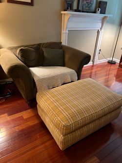Chair/sofa  and ottoman