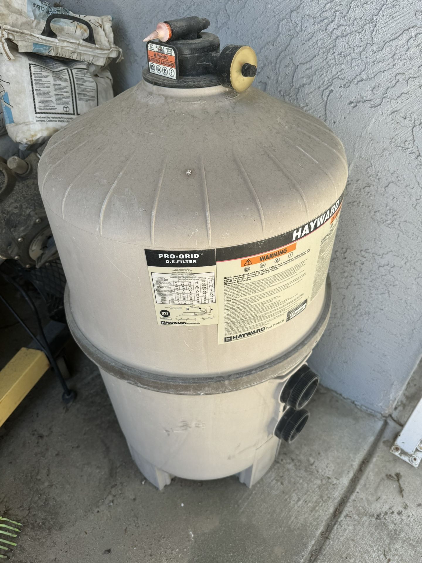 Hayward D.E.4820 Pool Filter , Valve & (2) Vaccuums