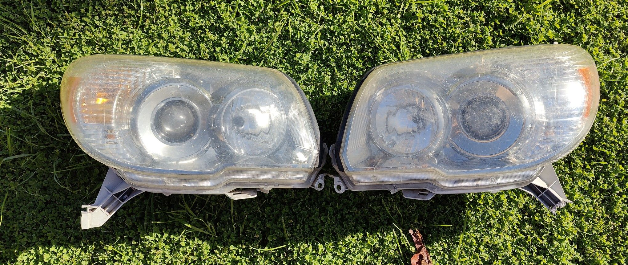 Toyota 4Runner OEM Headlights 4th Gen