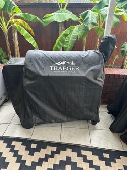Traeger Wood Fired Grill & Smoker in Bronze with Cover