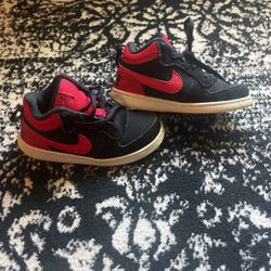 Size 9c Boys Nike Shoes $5