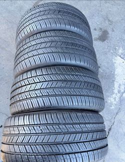 255/45/17 Michelin 📍📍 Vendo un set de llantas con 80% de vida las 4 📍🌟