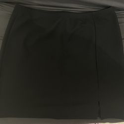 Black skirt with slit size 1xl