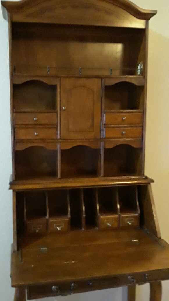 Dark Wood Desk With Top Hutch