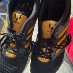 Messi Adidas Men’s 9.5 Sneakers