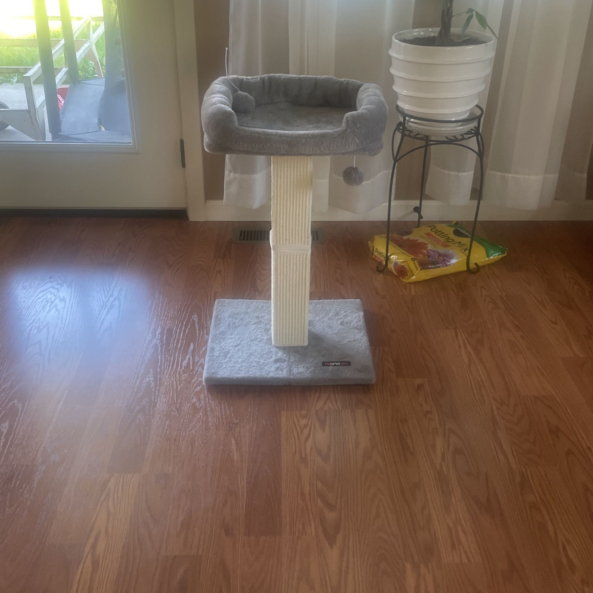 Brand New Built, Cat Tree Excellent Condition