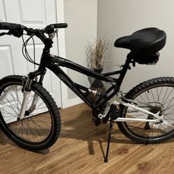 Schwinn S25 Dual Shock Mountain Bike for Sale in Wilmington, IL