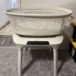 4Moms MamaRoo Bassinet - Bluetooth Capable 