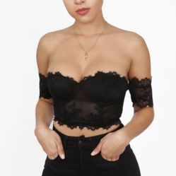 Tic Toc off shoulder lace crop top black size M