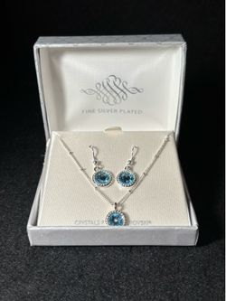 Fine Silver Plated Aqua Blue Swarovski Crystal Necklace & Dangle Earrings Set Boxed