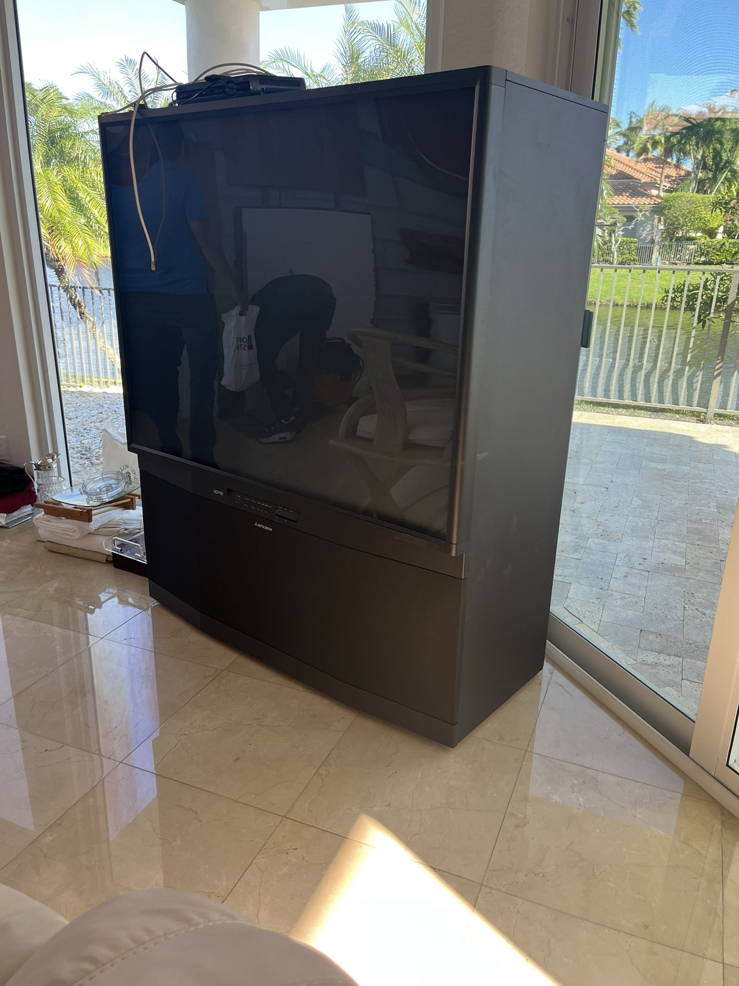 Free Working Mitsubishi 55" HD1080 Rear Projection TV