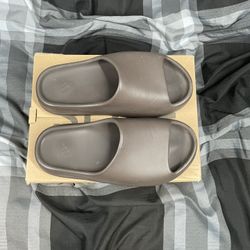 Yeezy Slides Size 10 *shrunken (READ DESCRIPTION) 