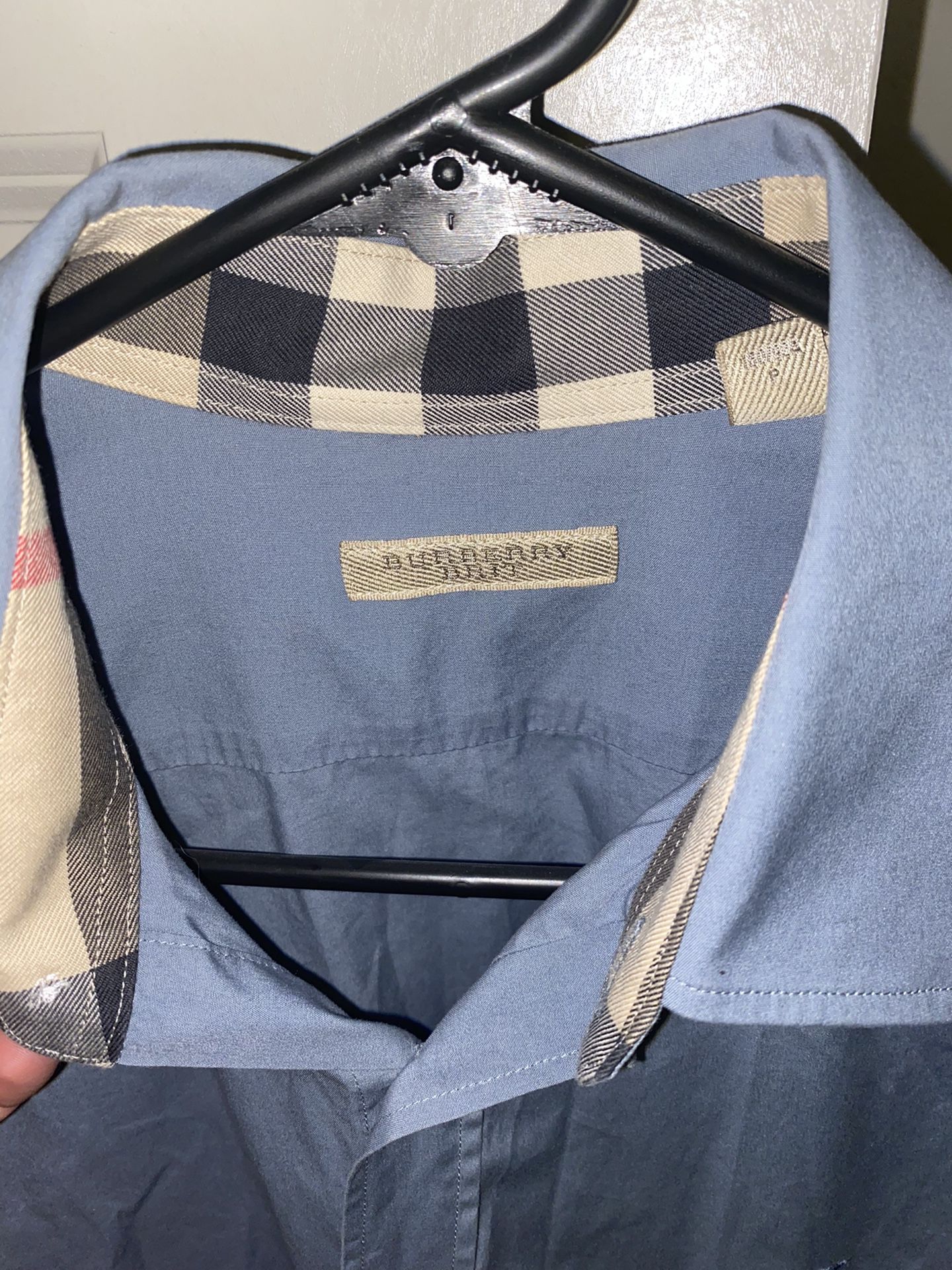 Men’s Burberry button up size is small, amazing condition