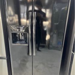 ⭐️ Frigidaire Black Side By Side Fridge ⭐️