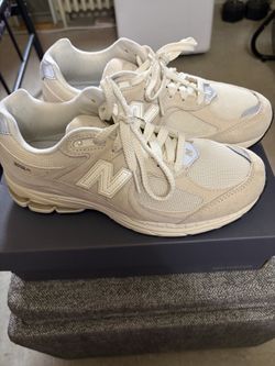 New Balance  2002R